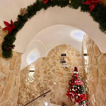 Window In The Stone Naples Hotel ภายนอก รูปภาพ
