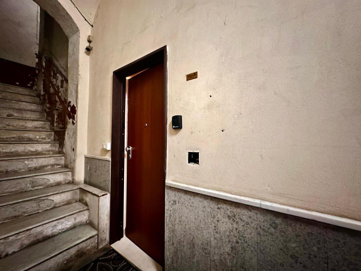 Window In The Stone Naples Hotel ภายนอก รูปภาพ