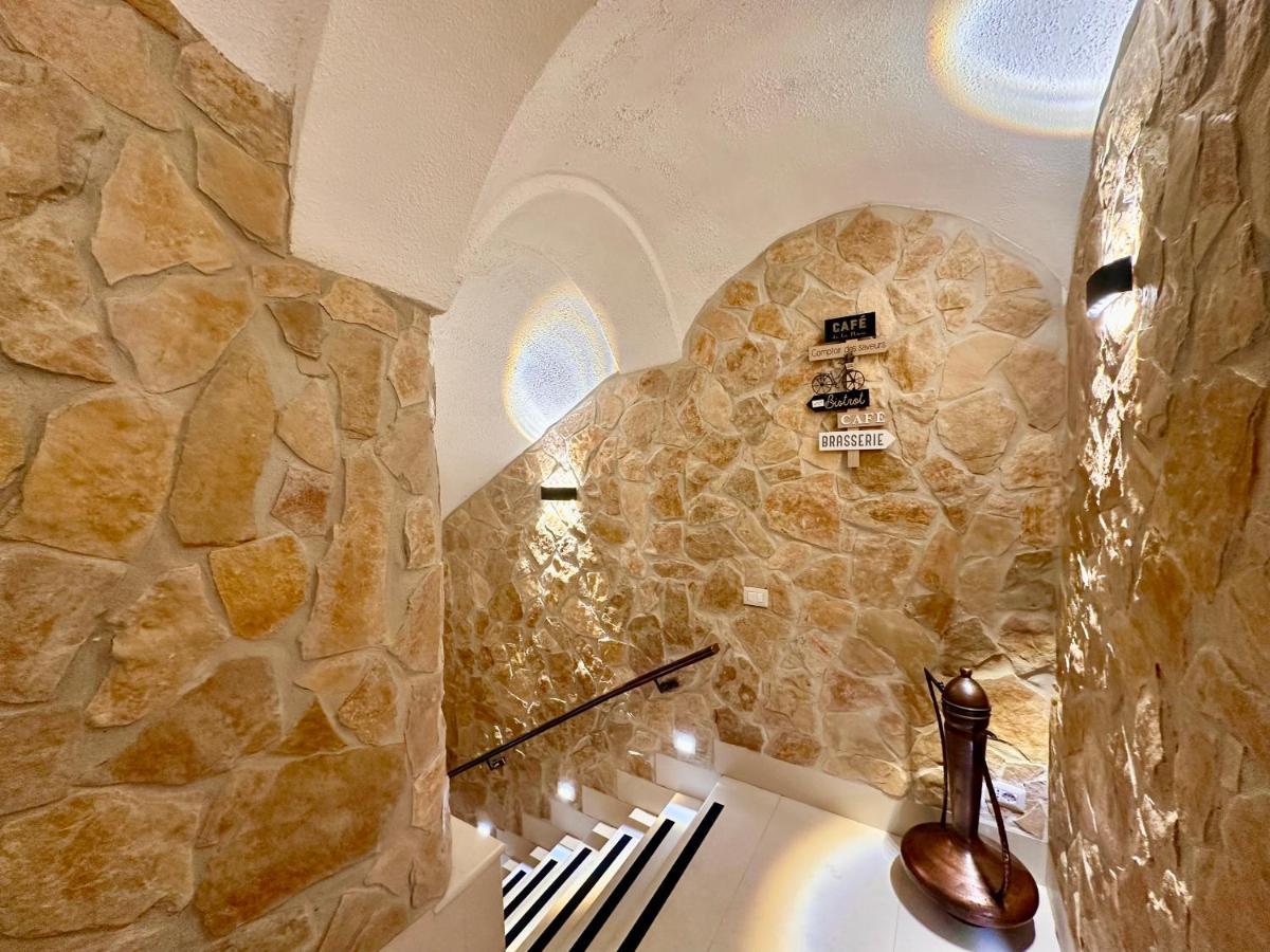 Window In The Stone Naples Hotel ภายนอก รูปภาพ