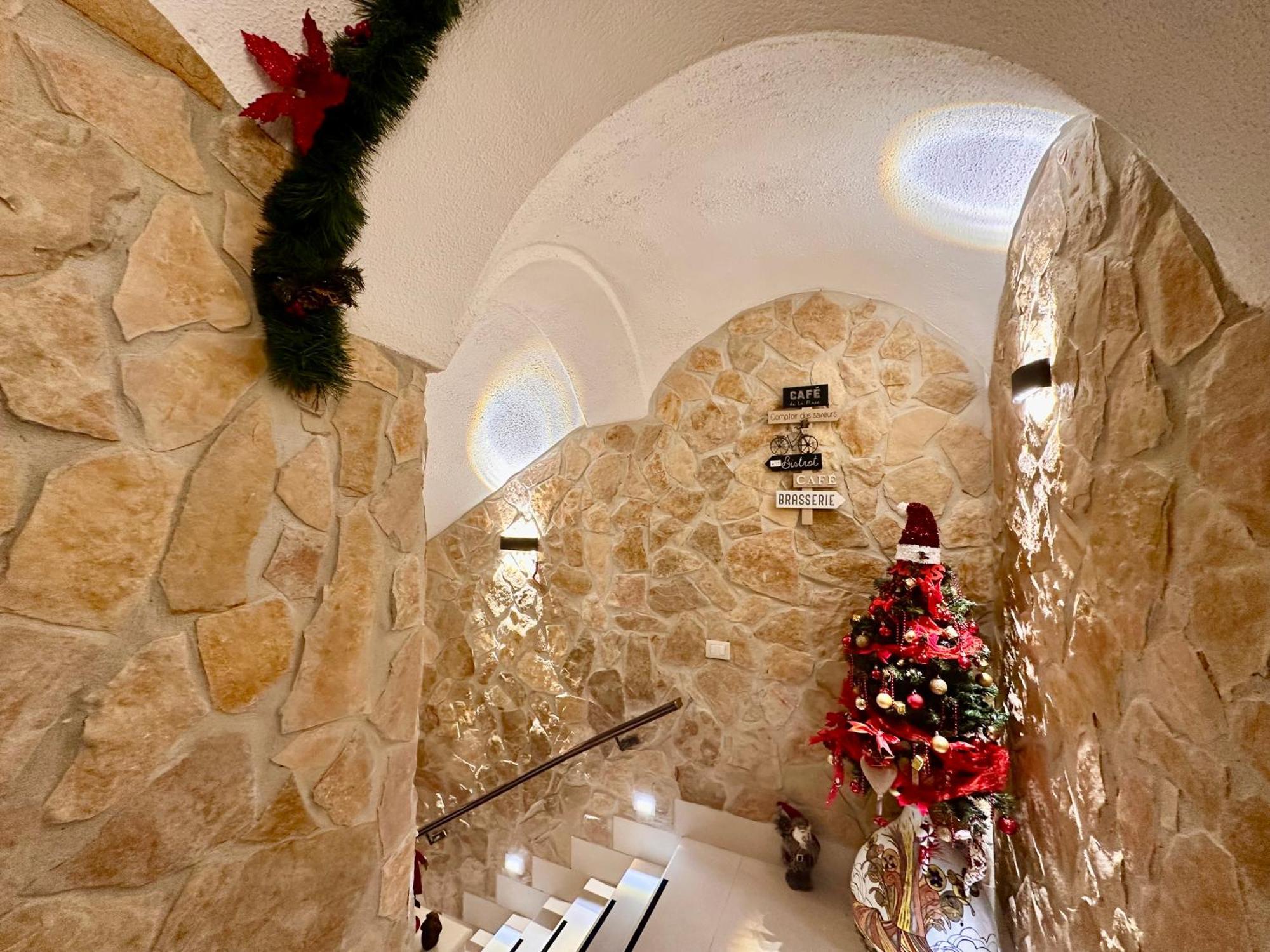 Window In The Stone Naples Hotel ภายนอก รูปภาพ