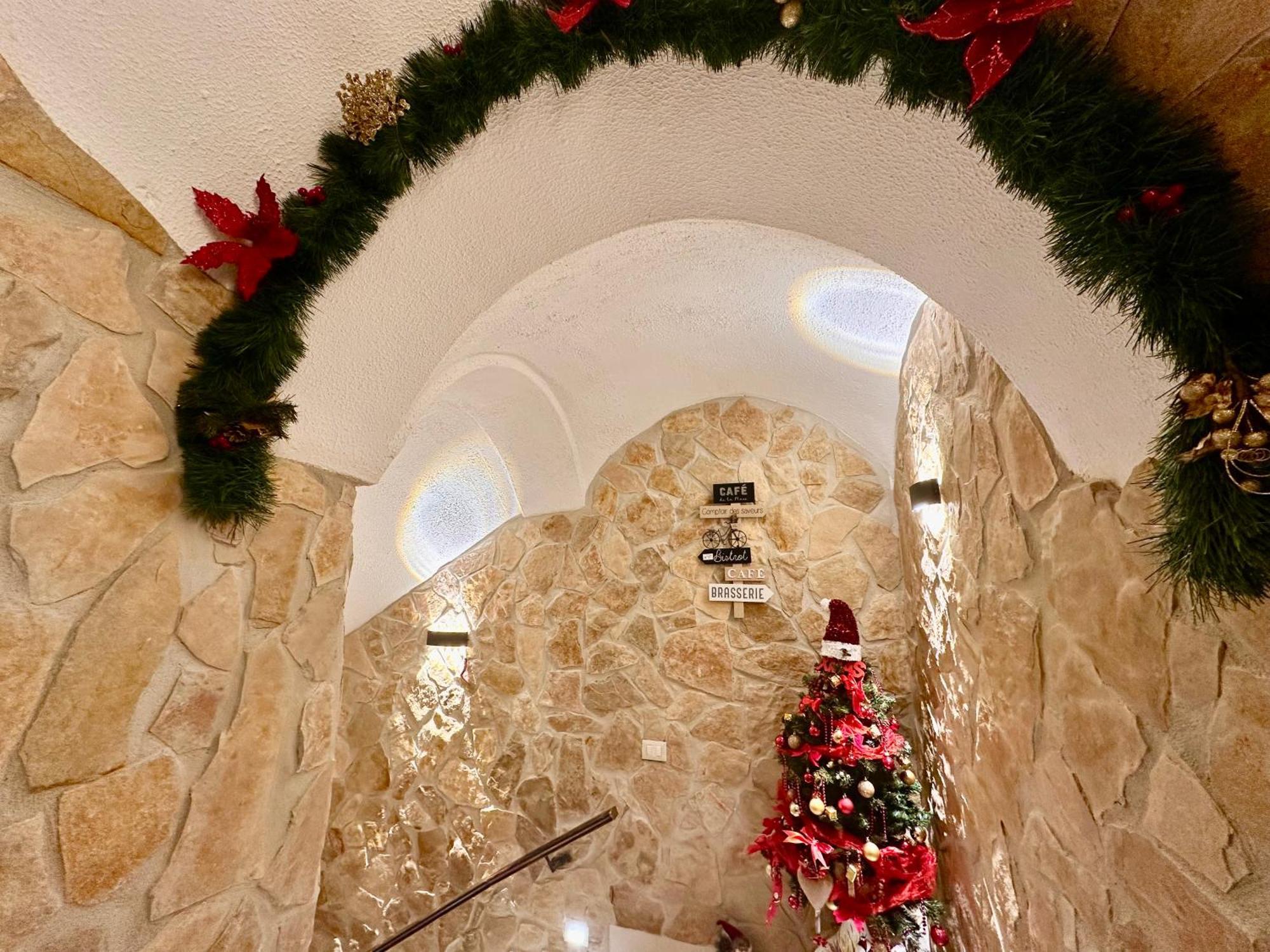 Window In The Stone Naples Hotel ภายนอก รูปภาพ